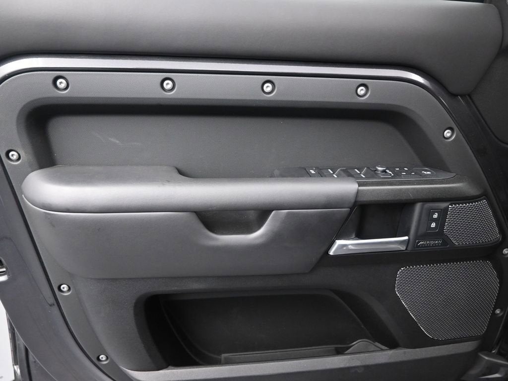 2022 Land Rover Defender V8