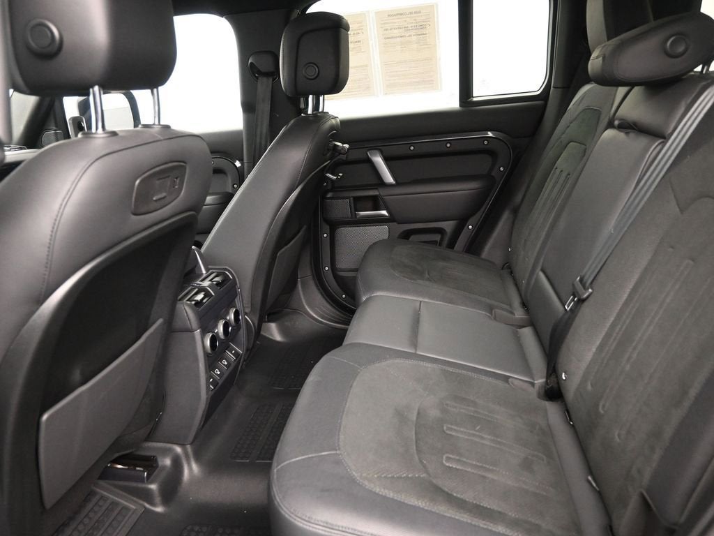 2022 Land Rover Defender V8