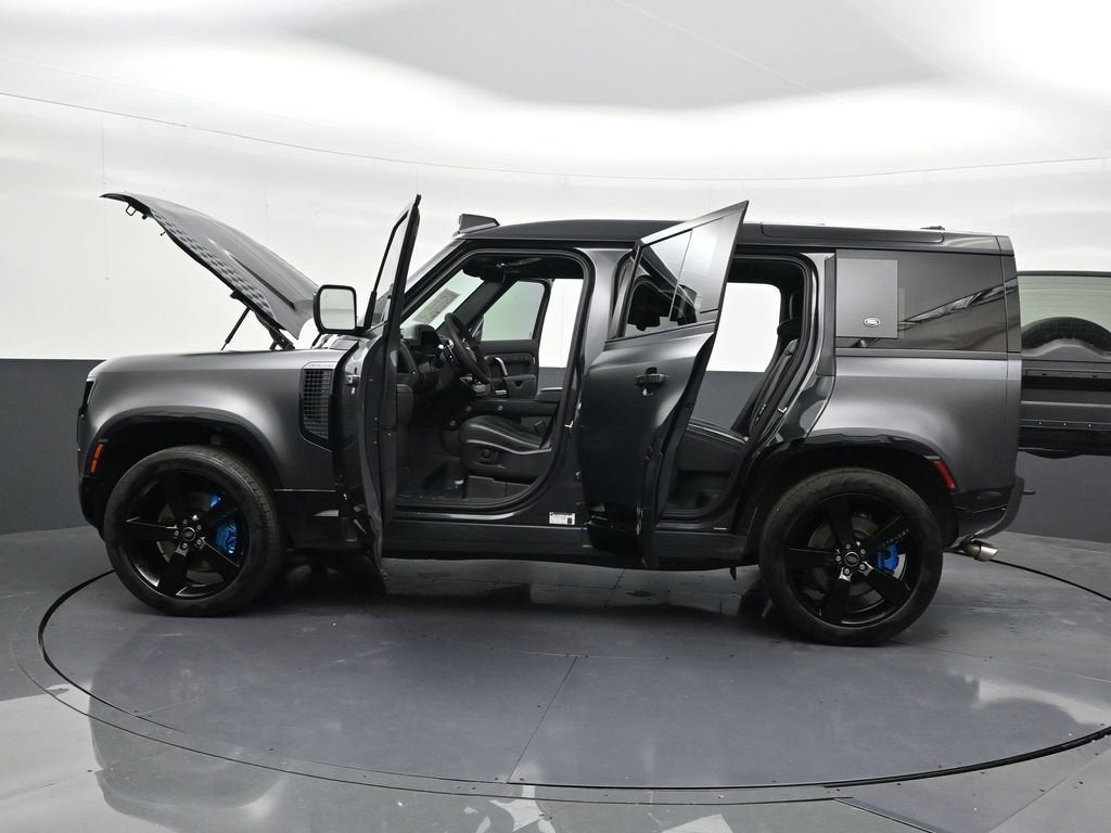 2022 Land Rover Defender V8