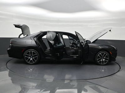 2025 BMW 740i xDrive