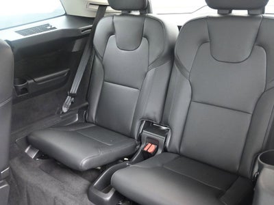 2021 Volvo XC90 Momentum