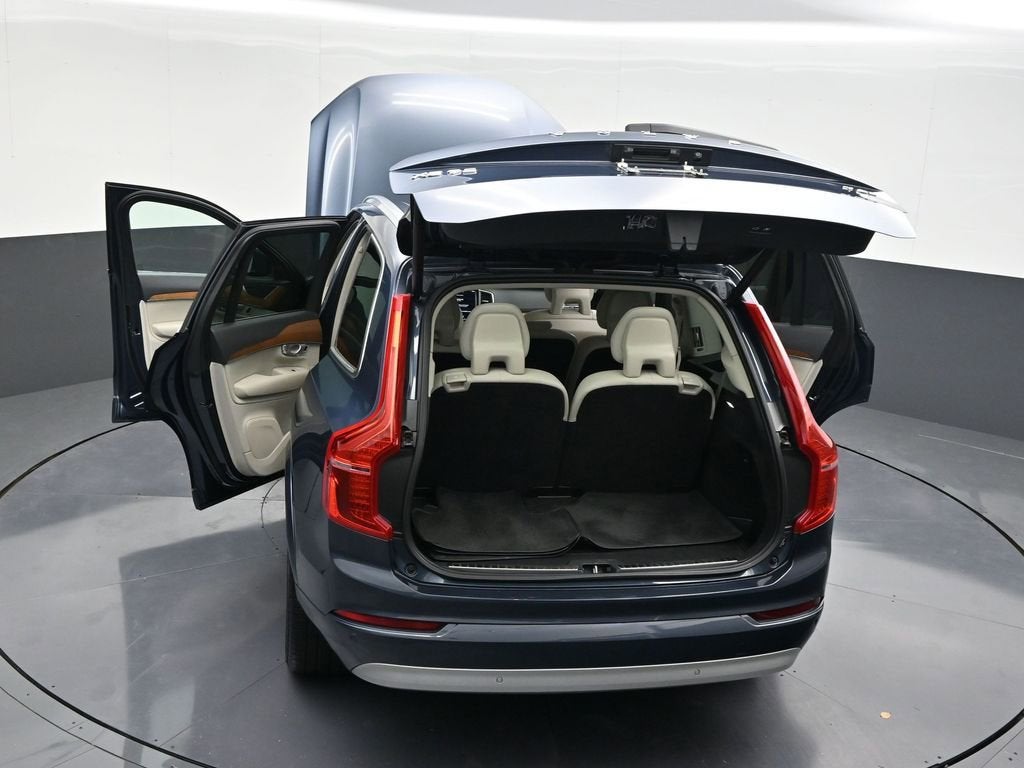 2022 Volvo XC90 Momentum