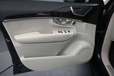 2017 Volvo XC90 T6 Momentum
