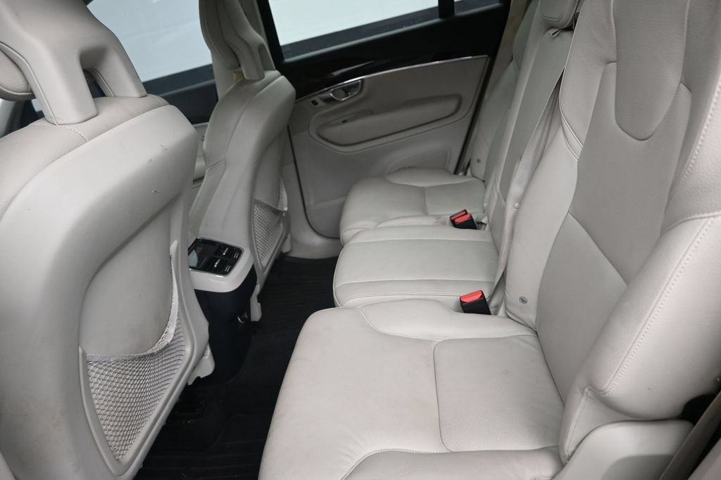 2017 Volvo XC90 T6 Momentum