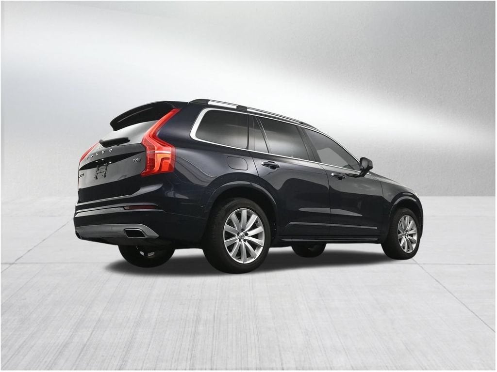 2017 Volvo XC90 T6 Momentum