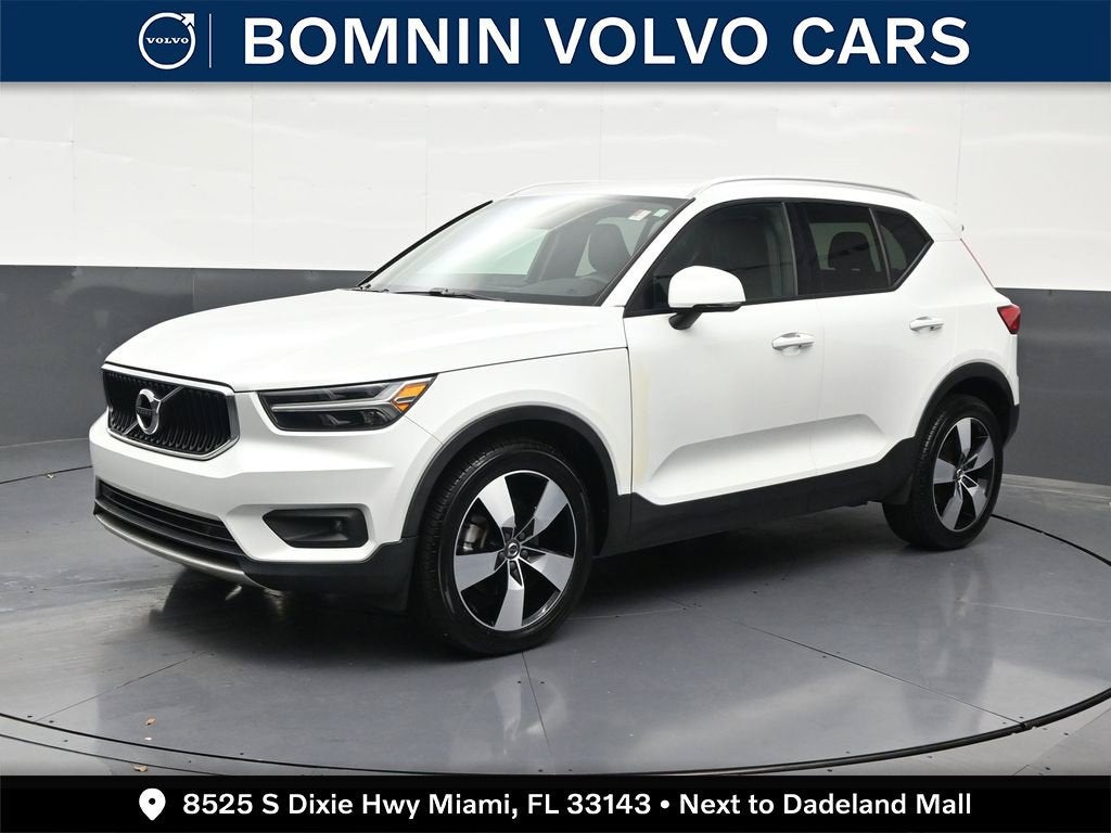 2021 Volvo XC40 T4 Momentum