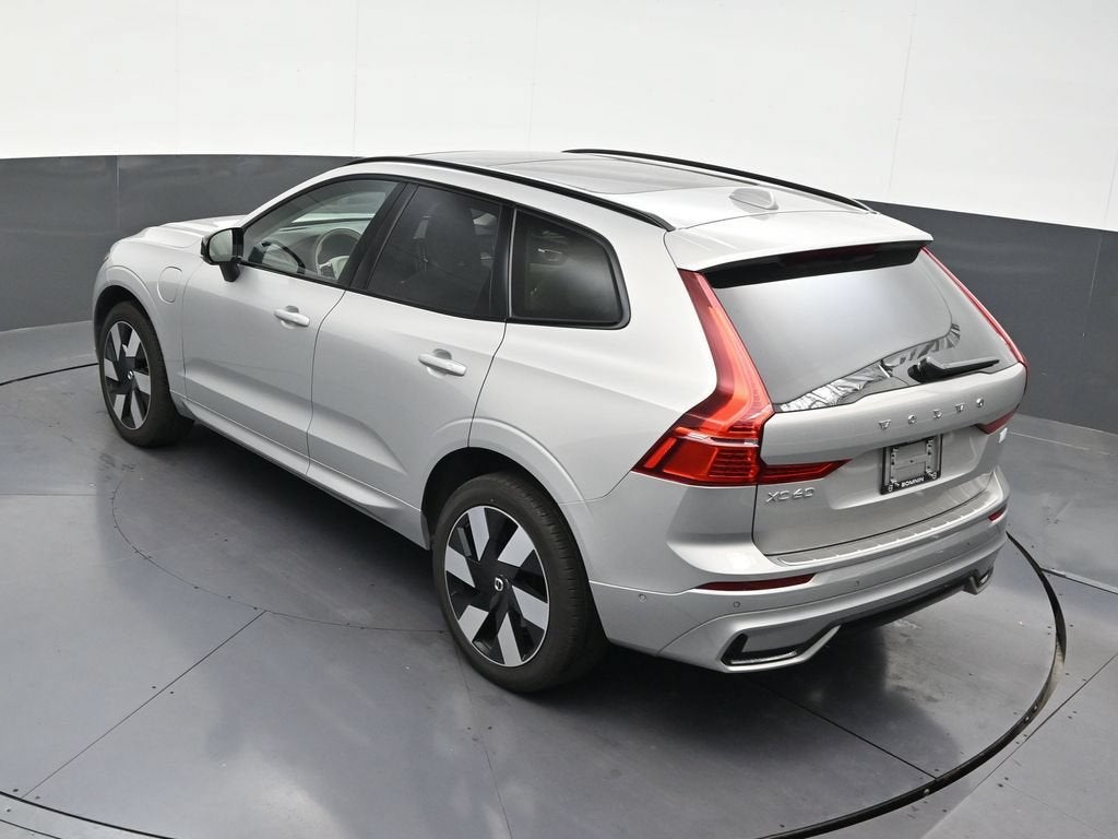 2024 Volvo XC60 Recharge Plug-In Hybrid T8 Ultimate Dark Theme