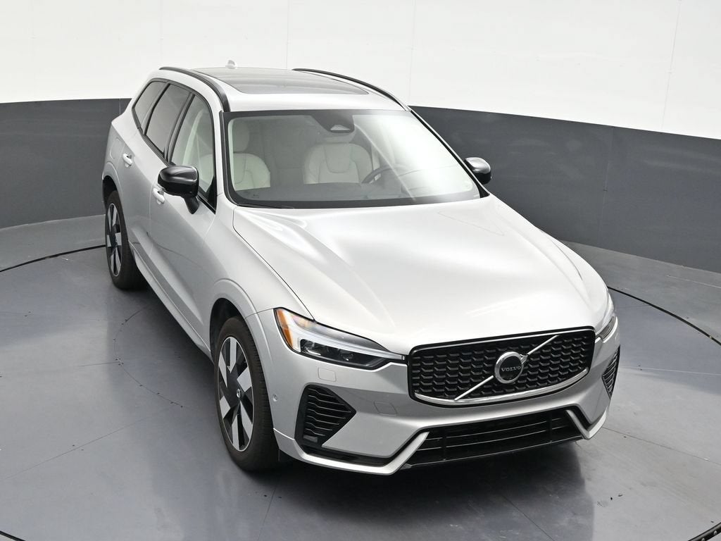 2024 Volvo XC60 Recharge Plug-In Hybrid T8 Ultimate Dark Theme