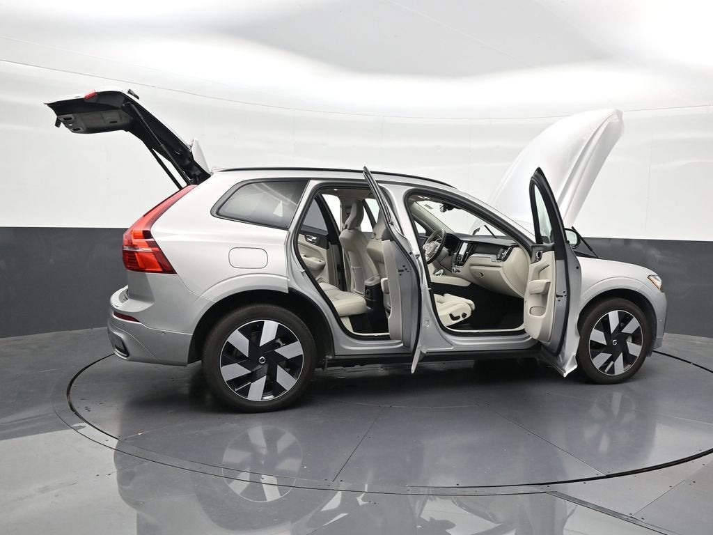 2024 Volvo XC60 Recharge Plug-In Hybrid T8 Ultimate Dark Theme