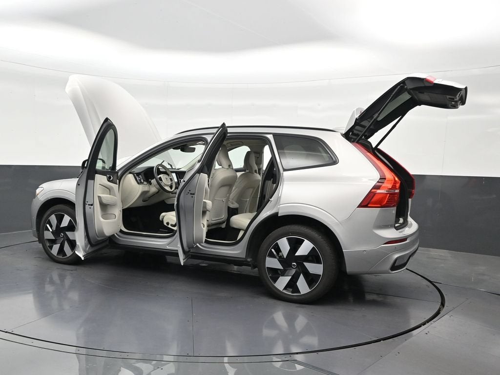 2024 Volvo XC60 Recharge Plug-In Hybrid T8 Ultimate Dark Theme