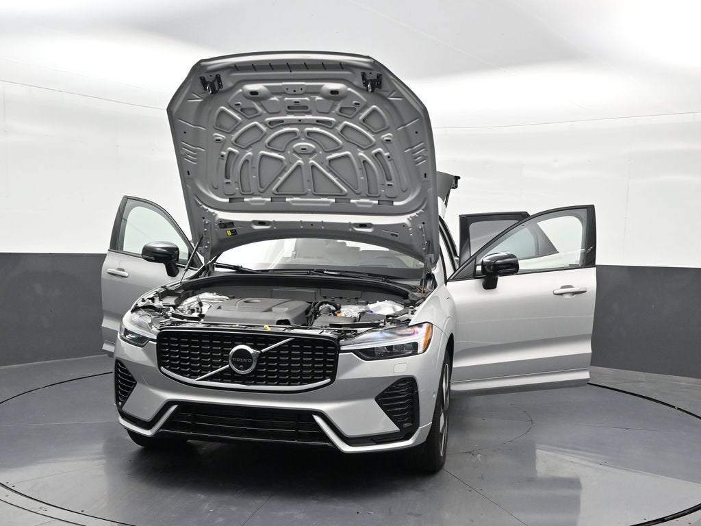 2024 Volvo XC60 Recharge Plug-In Hybrid T8 Ultimate Dark Theme