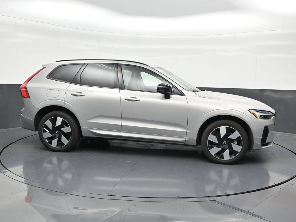 2024 Volvo XC60 Recharge Plug-In Hybrid T8 Ultimate Dark Theme