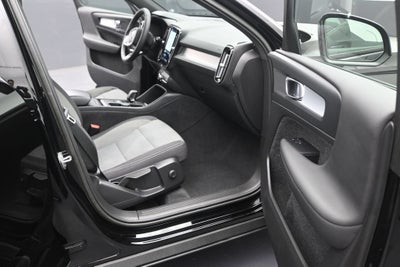 2023 Volvo XC40 Core