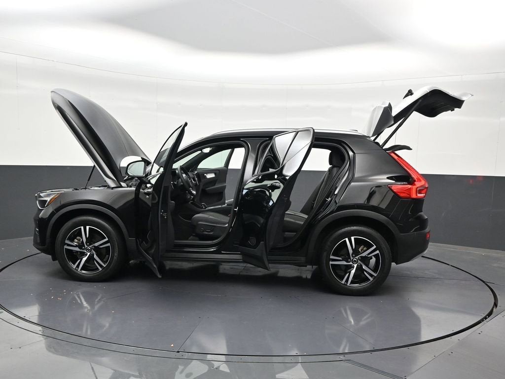 2023 Volvo XC40 Core