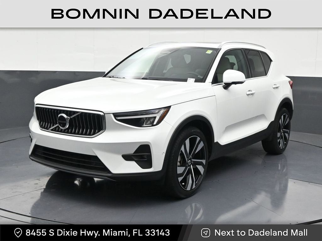 2023 Volvo XC40 Plus Bright Theme