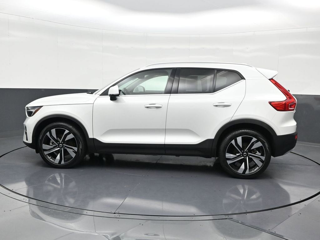 2023 Volvo XC40 Plus Bright Theme