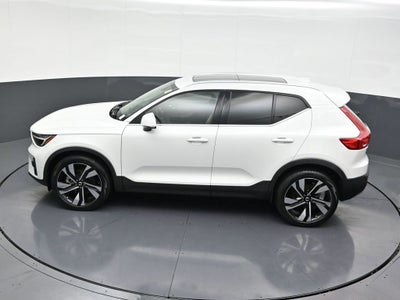 2023 Volvo XC40 Plus Bright Theme