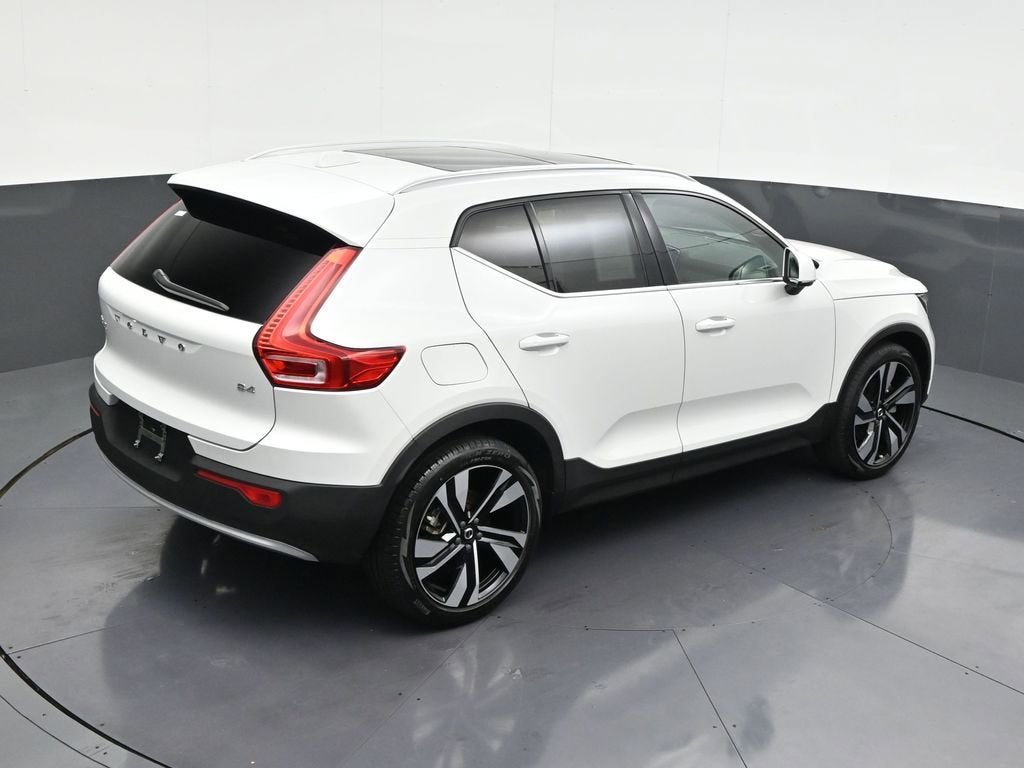 2023 Volvo XC40 Plus Bright Theme