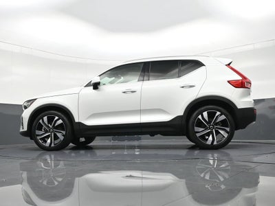 2023 Volvo XC40 Plus Bright Theme