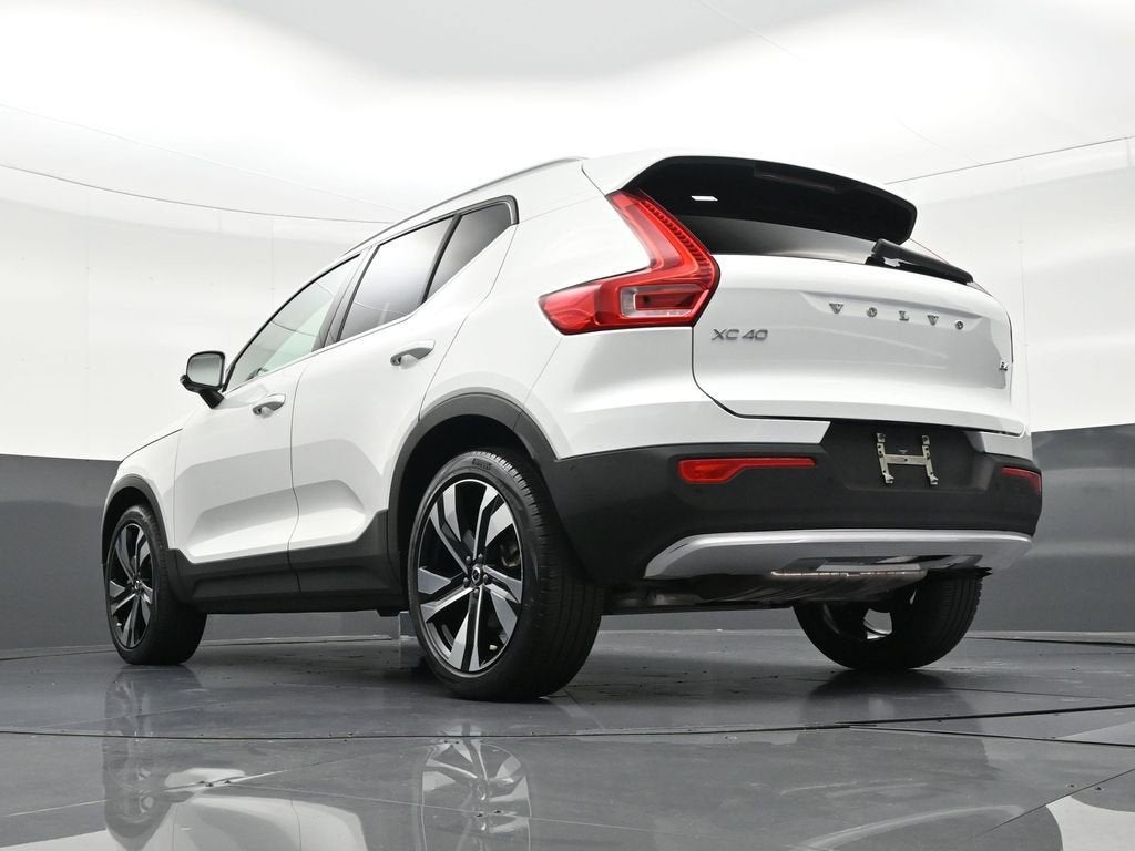 2023 Volvo XC40 Plus Bright Theme