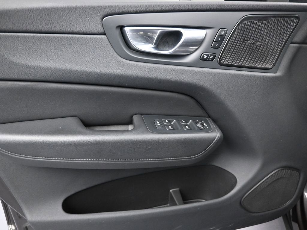 2023 Volvo XC60 Plus Bright Theme