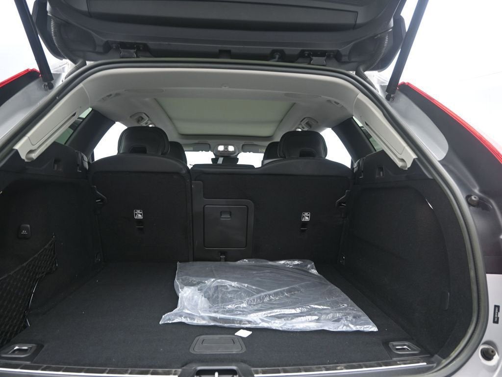 2023 Volvo XC60 Ultimate Bright Theme