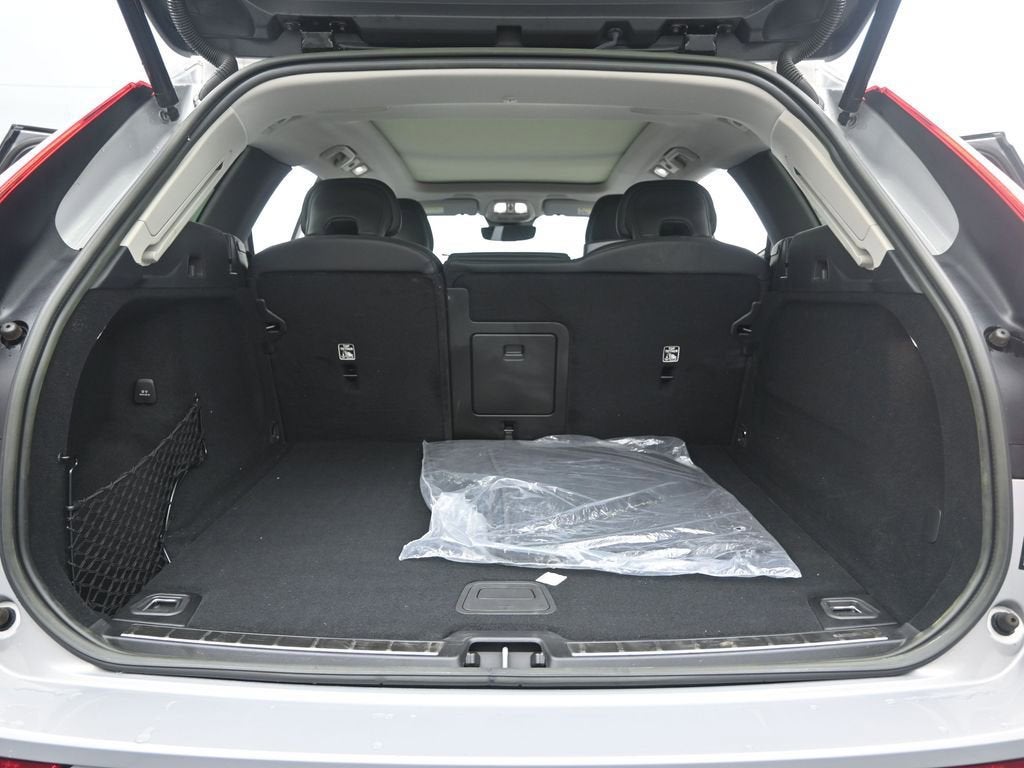 2023 Volvo XC60 Ultimate Bright Theme