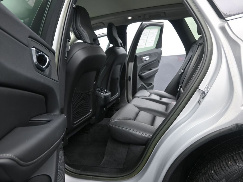 2023 Volvo XC60 Ultimate Bright Theme