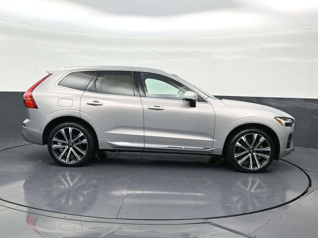 2023 Volvo XC60 Ultimate Bright Theme