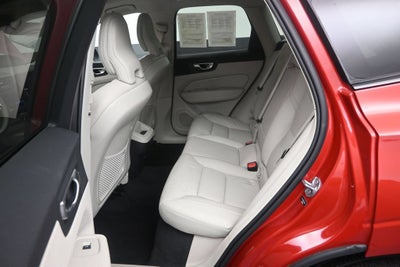 2024 Volvo XC60 B5 Core Dark Theme