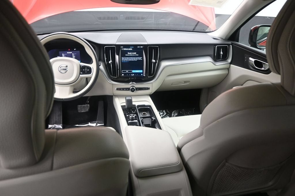 2024 Volvo XC60 B5 Core Dark Theme