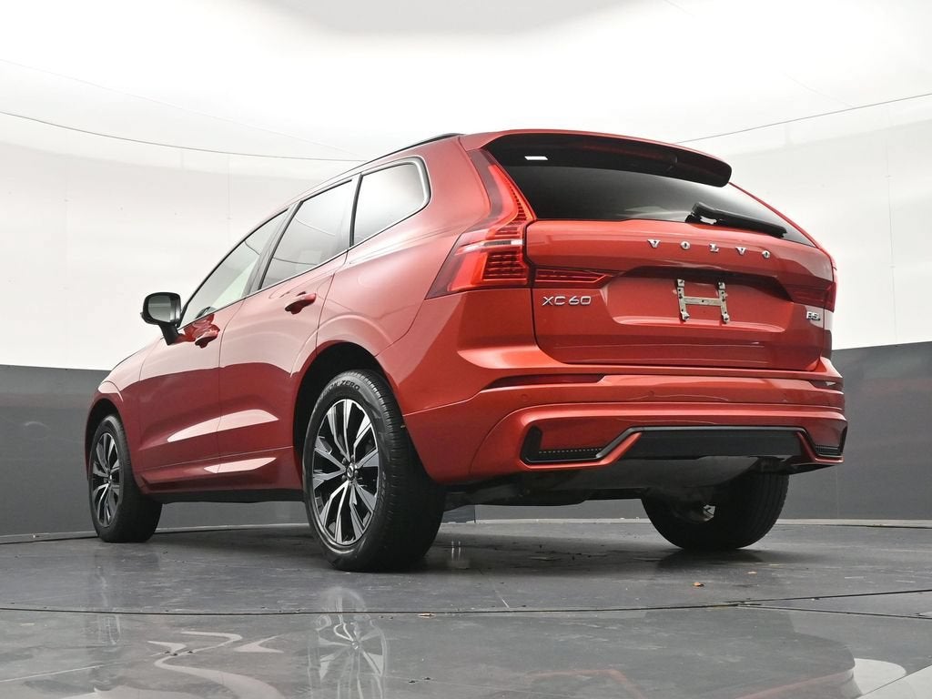 2024 Volvo XC60 B5 Core Dark Theme