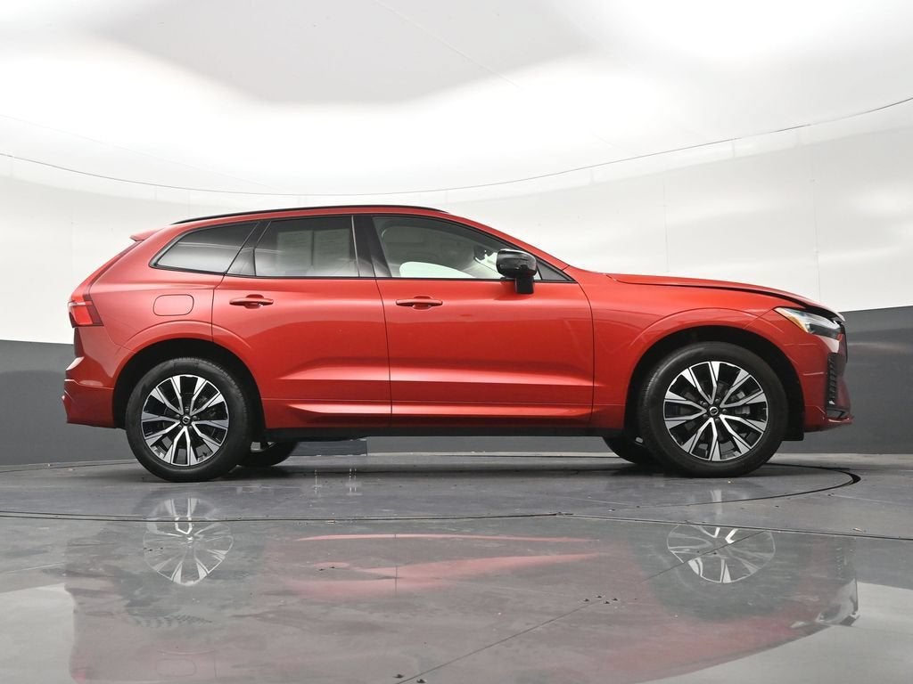 2024 Volvo XC60 B5 Core Dark Theme