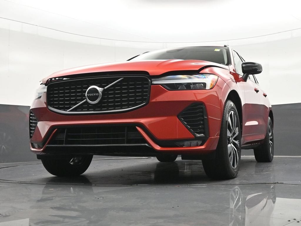 2024 Volvo XC60 B5 Core Dark Theme