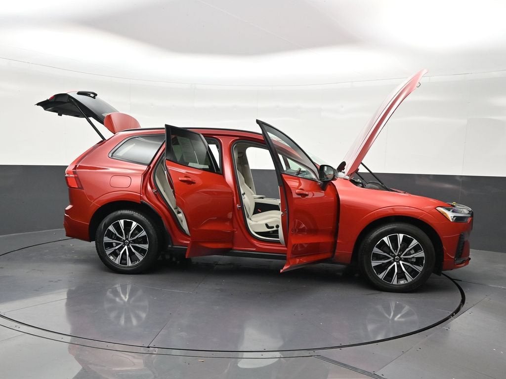2024 Volvo XC60 B5 Core Dark Theme