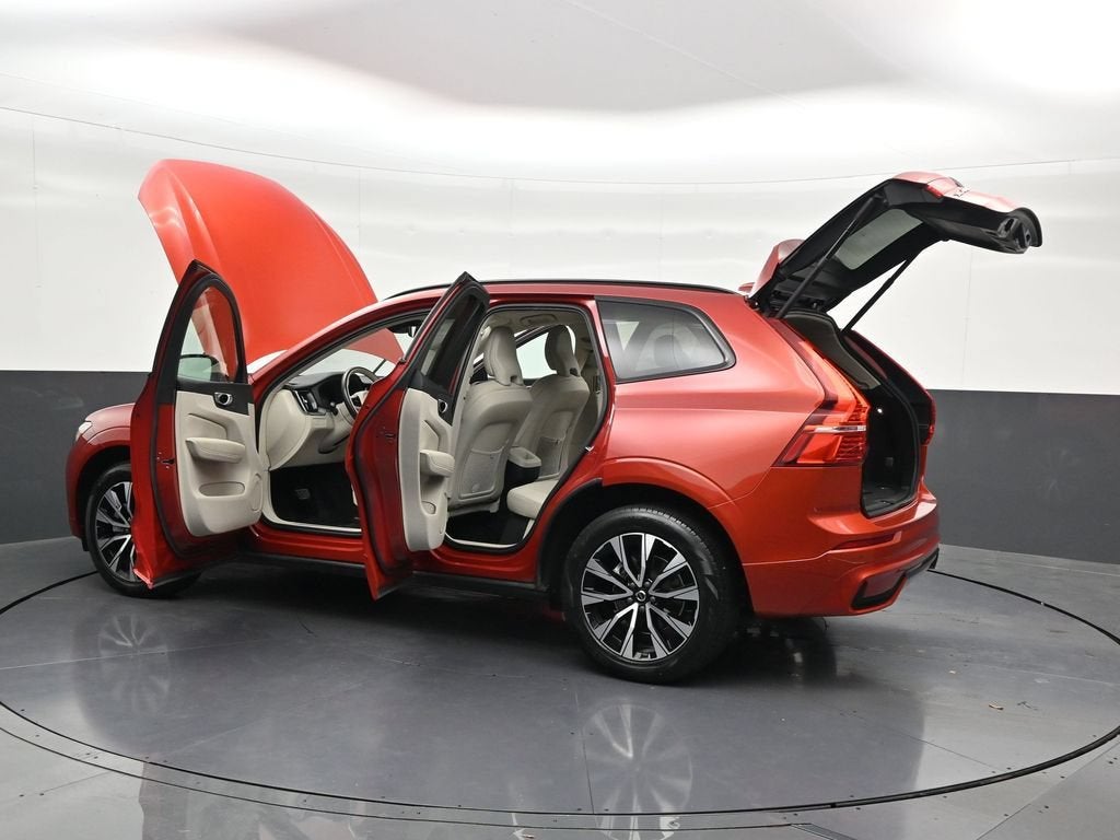 2024 Volvo XC60 B5 Core Dark Theme