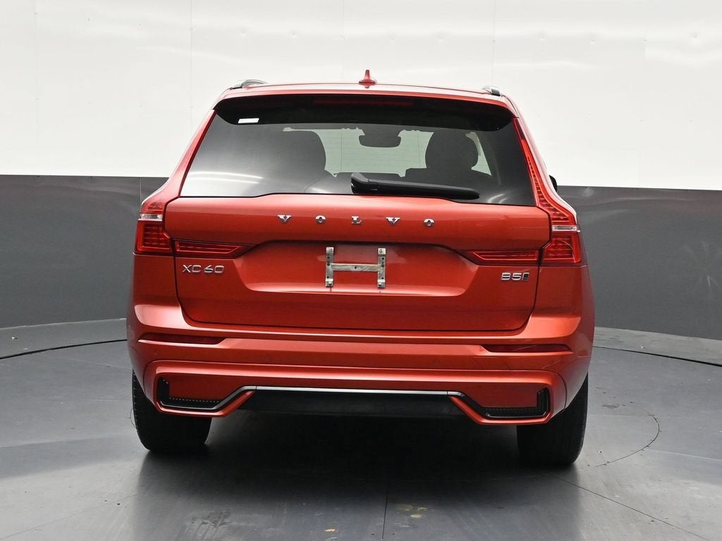 2024 Volvo XC60 B5 Core Dark Theme