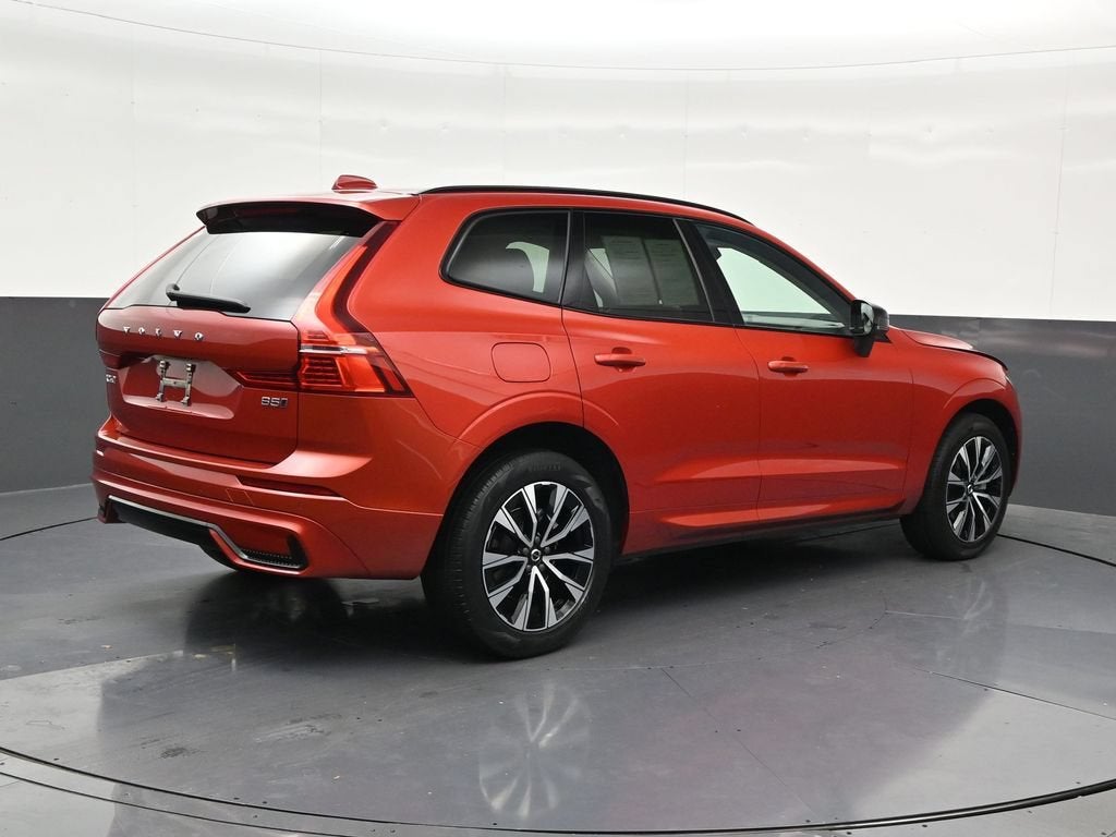 2024 Volvo XC60 B5 Core Dark Theme