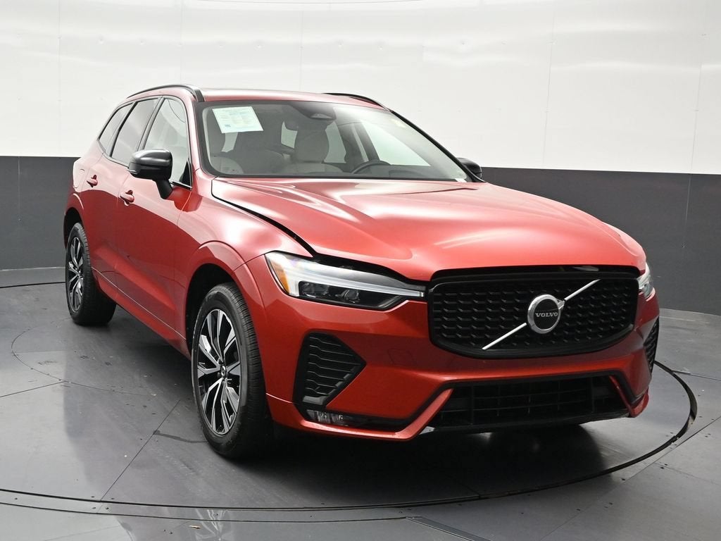2024 Volvo XC60 B5 Core Dark Theme