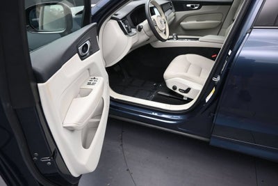 2024 Volvo XC60 Core Dark Theme