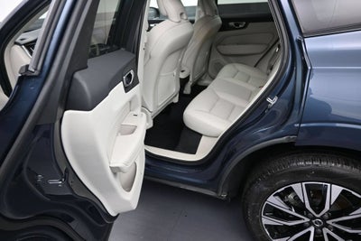 2024 Volvo XC60 Core Dark Theme