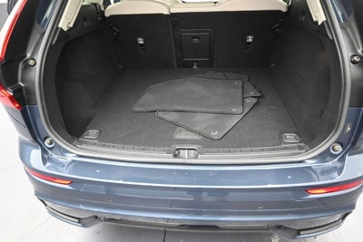 2024 Volvo XC60 Core Dark Theme