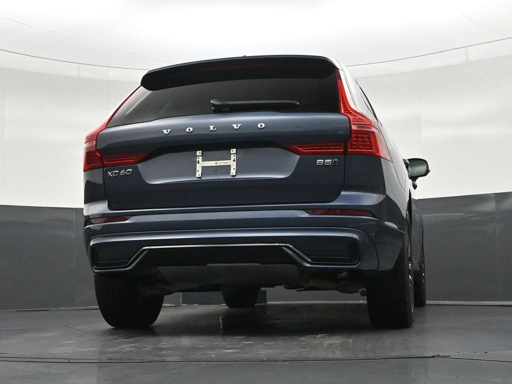 2024 Volvo XC60 Core Dark Theme