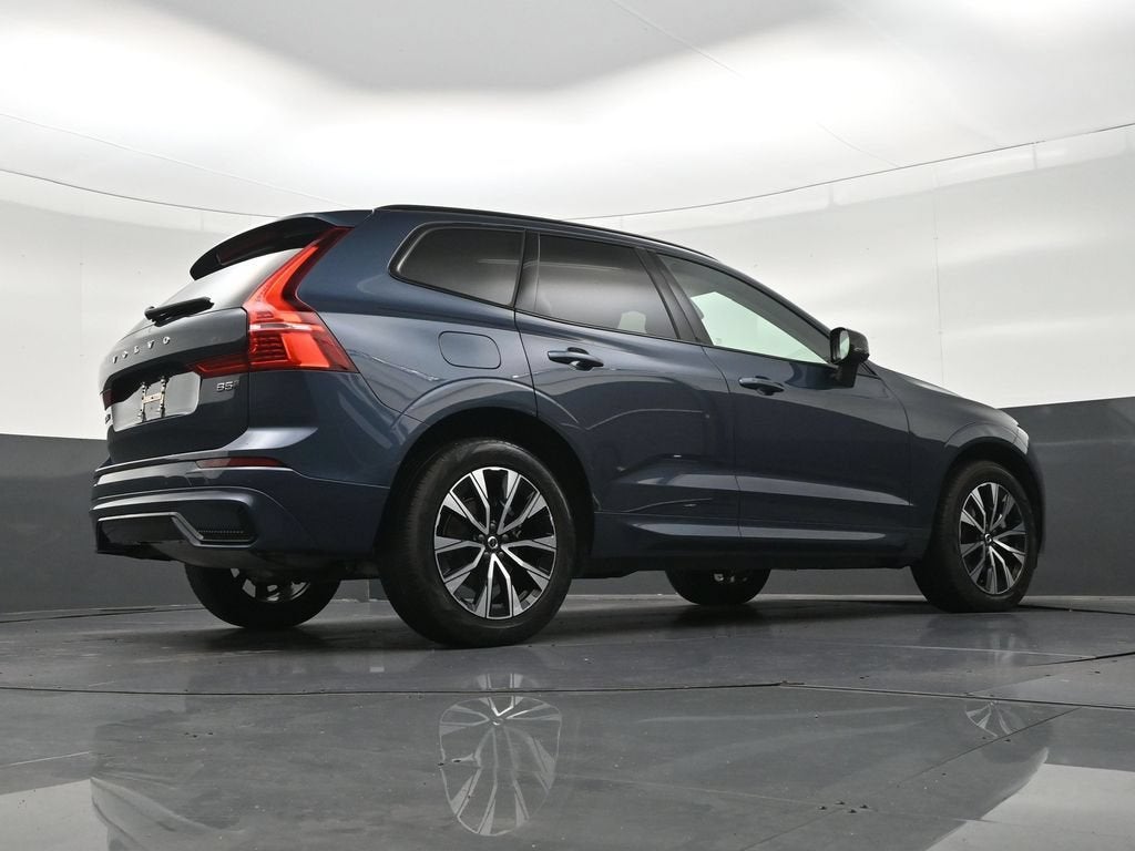 2024 Volvo XC60 Core Dark Theme