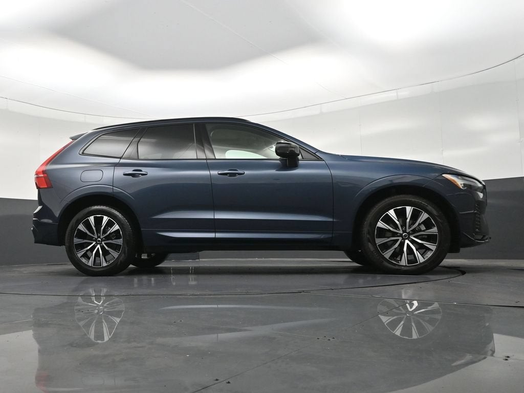 2024 Volvo XC60 Core Dark Theme