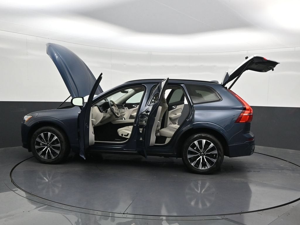 2024 Volvo XC60 Core Dark Theme