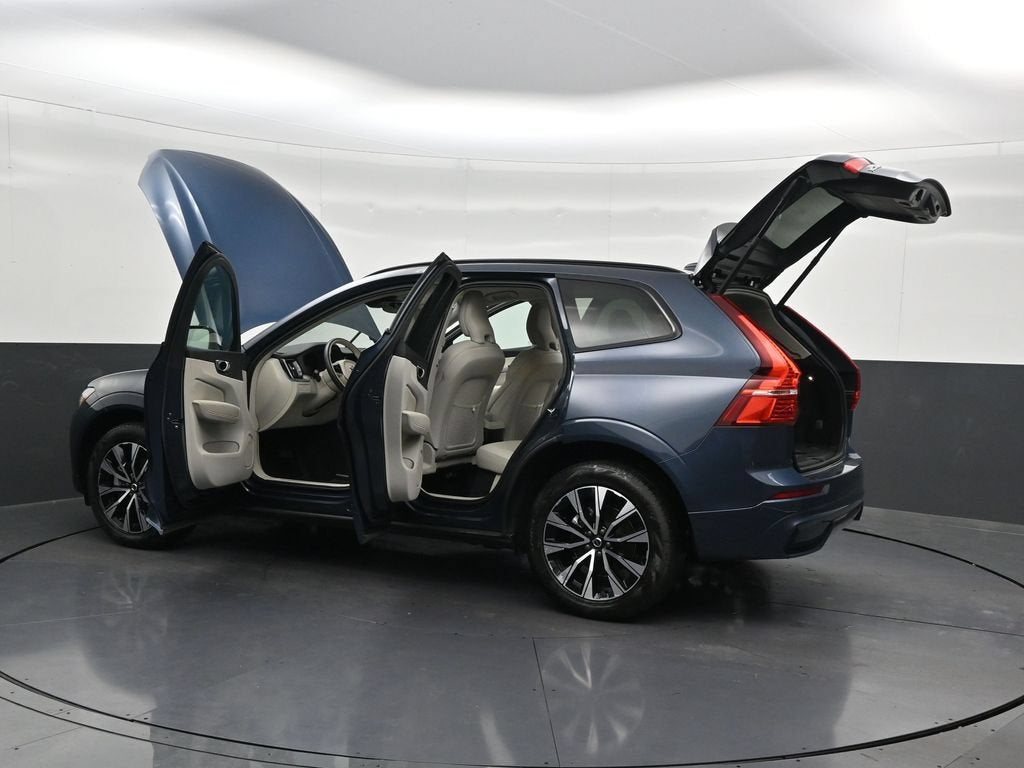 2024 Volvo XC60 Core Dark Theme