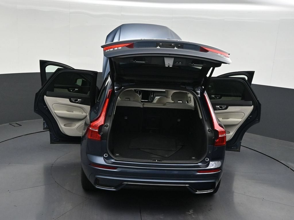 2024 Volvo XC60 Core Dark Theme