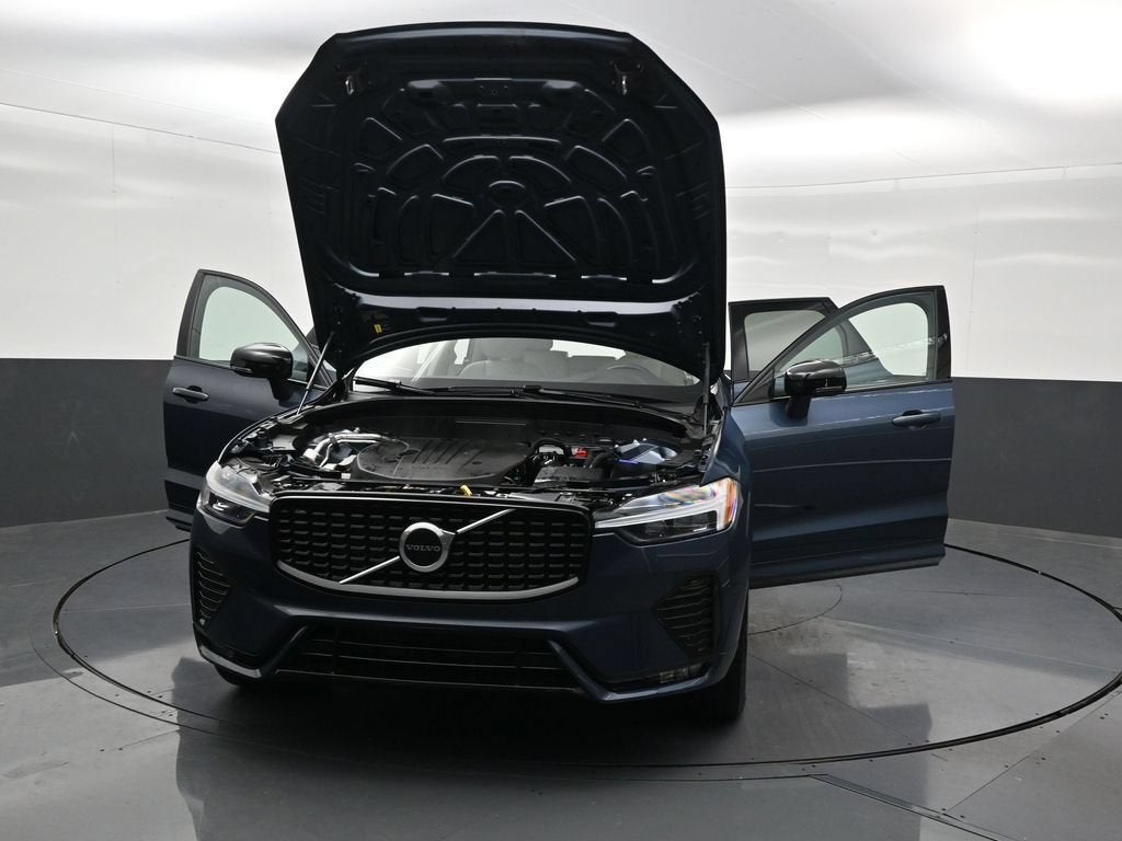 2024 Volvo XC60 Core Dark Theme