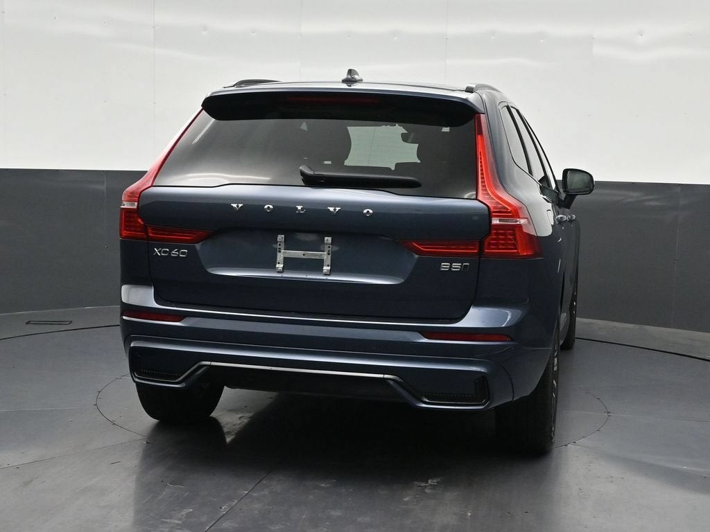2024 Volvo XC60 Core Dark Theme